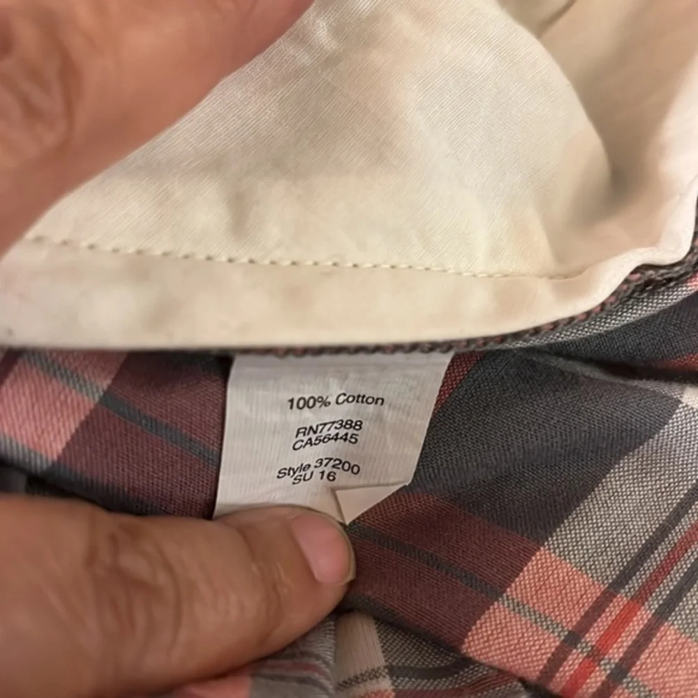 J Crew gray & pink plaid lightweight 100% cotton flat front 9” Gramercy shorts